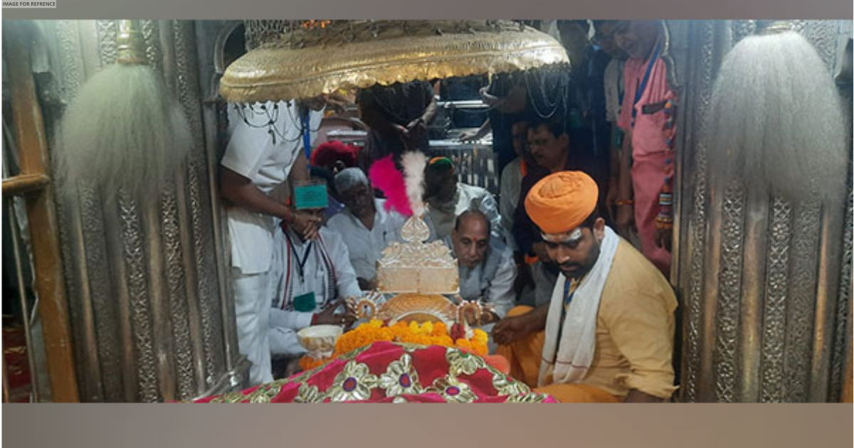 Rajasthan: Rajnath Singh offers prayers at Jaisalmer's Ramdevra Temple ahead of Parivartan Sankalp Yatra